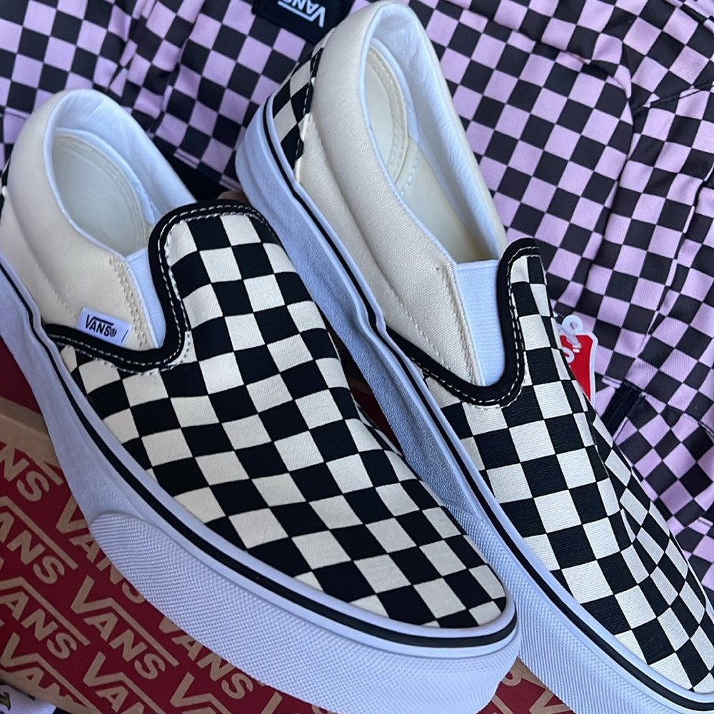Vans WMNS Classic Slip-On
Biks.Whichckerboard/Wht
VN000EYEBWW
Sneakers - Picture 8 of 16